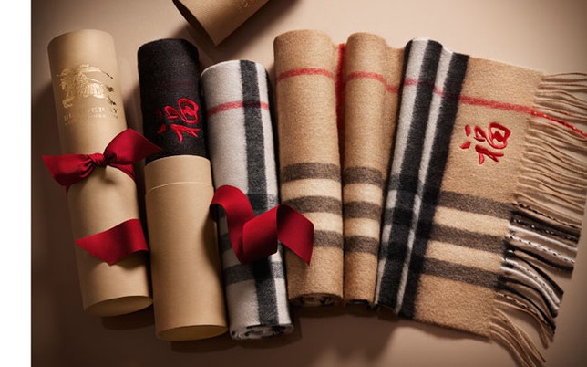 Burberry ra mat BST dac biet chao Tet At Mui hinh anh