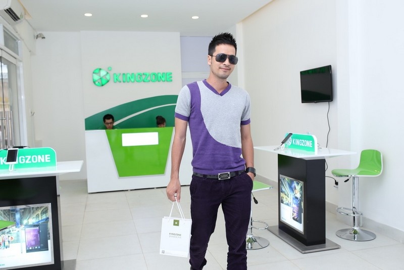 Diễn viên Đoàn Thanh Tài lại thích smartphone S1 cùng hãng.