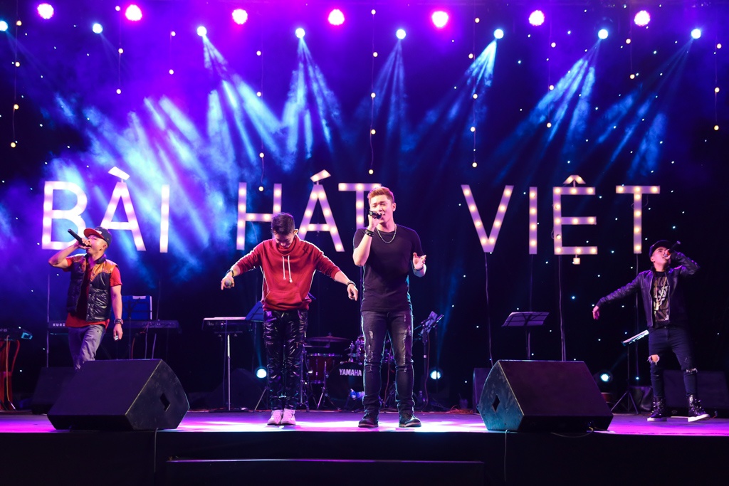 FB Boiz quay tung bung trong gala Bai hat Viet voi sinh vien hinh anh