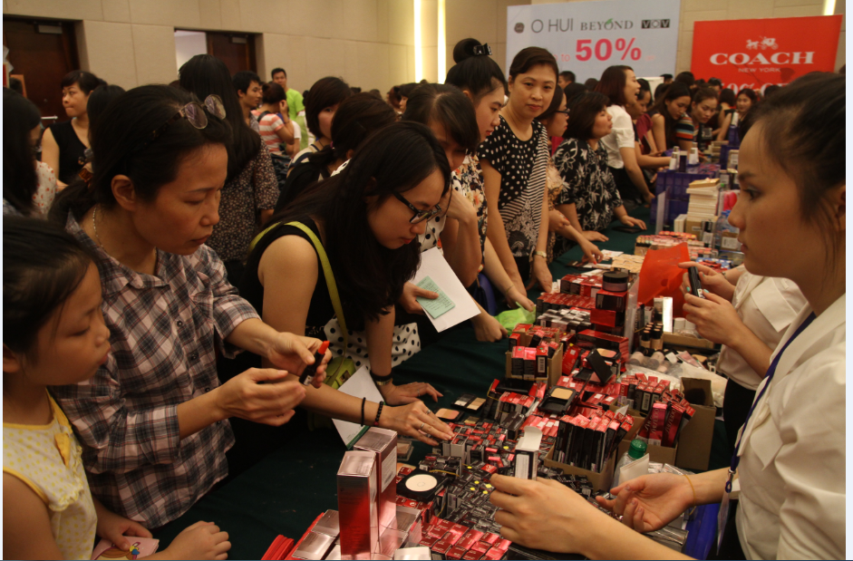 Mua sam hang hieu voi VStyle Gala Private Sale hinh anh