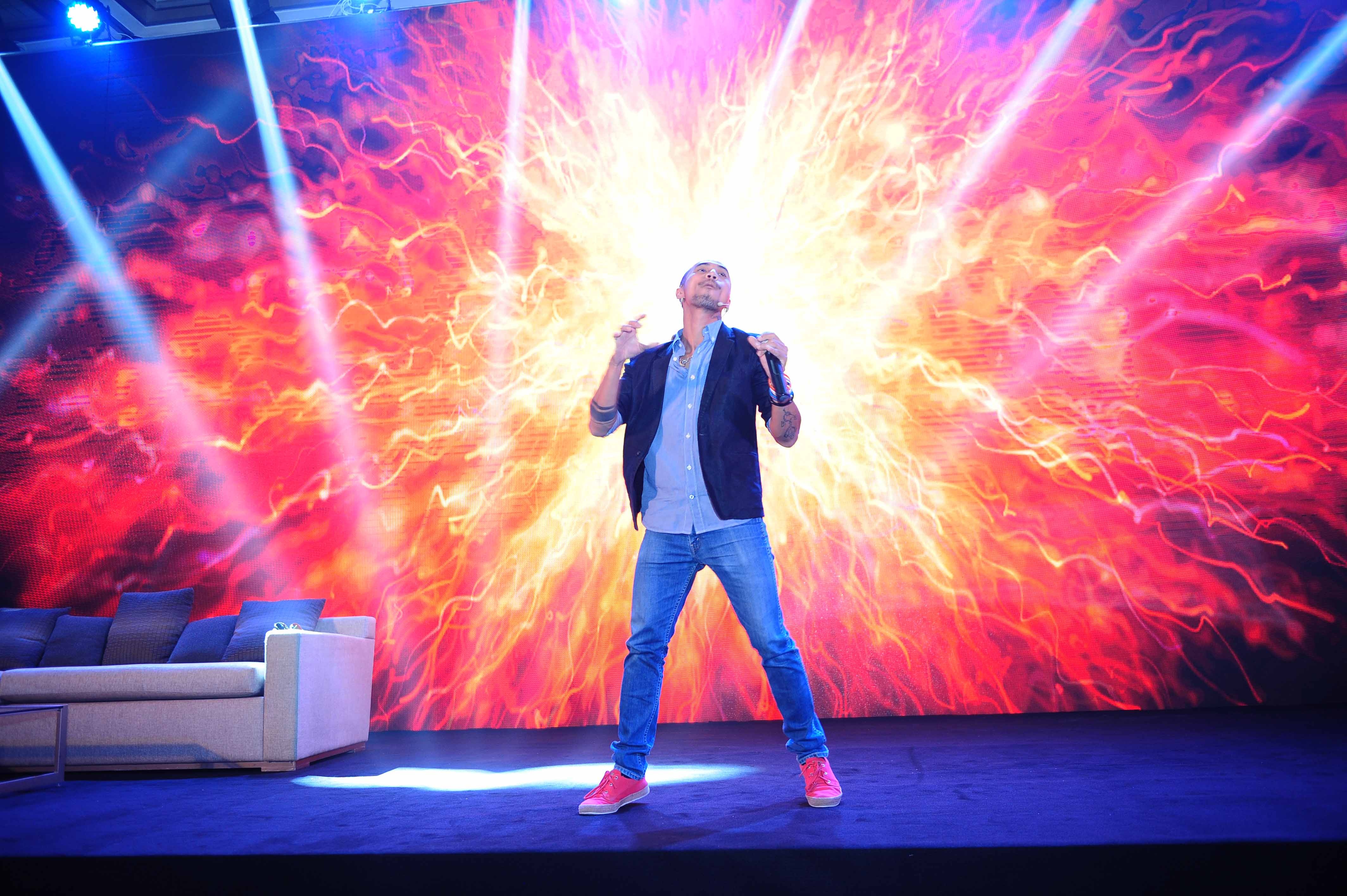 Pham Anh Khoa lam dai su nang luong hinh anh