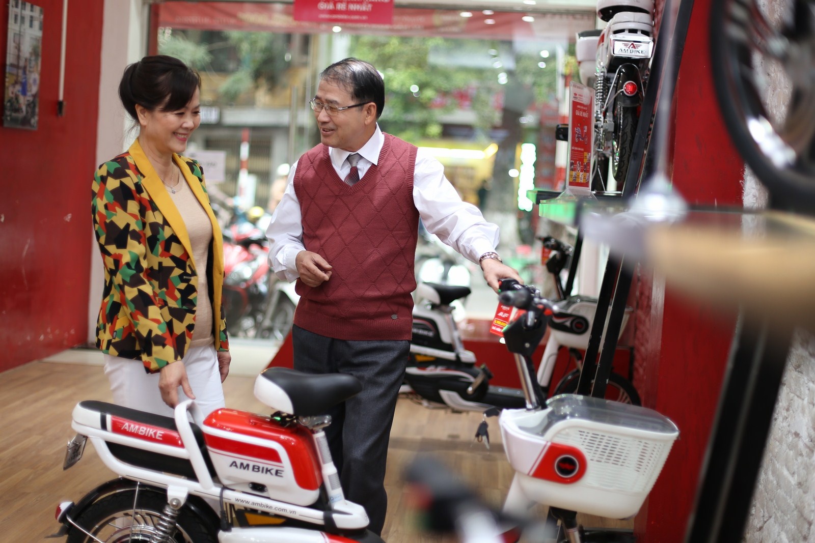 Xe đạp điện Ambike an toàn, tiện dụng với người cao tuổi.