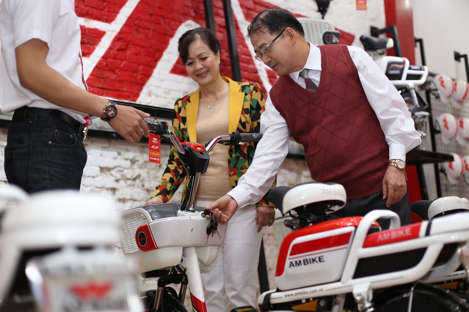 Ambike san sang chiu lo de tri an khach hang hinh anh