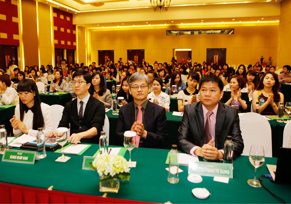 Hội thảo Công nghệ thẩm mỹ Hàn Quốc 2015 do Thẩm mỹ viện JW tổ chức thi hút đông đảo khách hàng tham dự.