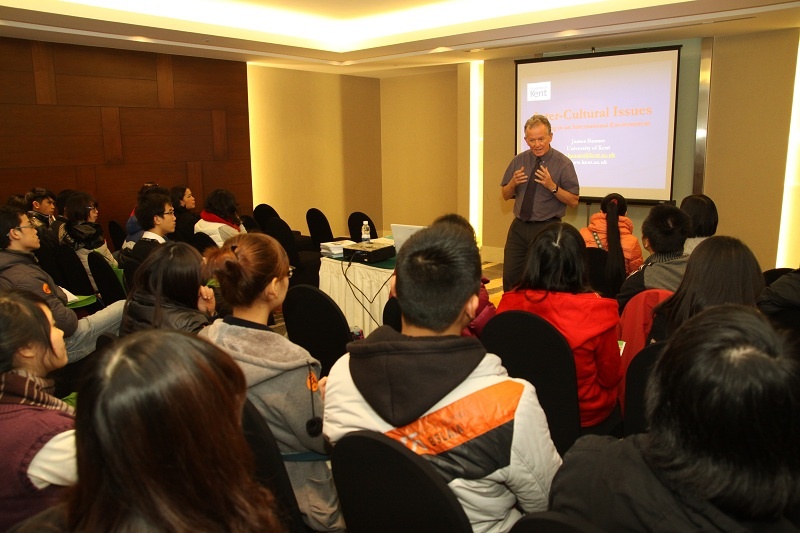 Chien luoc gianh hoc bong tai trien lam du hoc quoc te GSE hinh anh