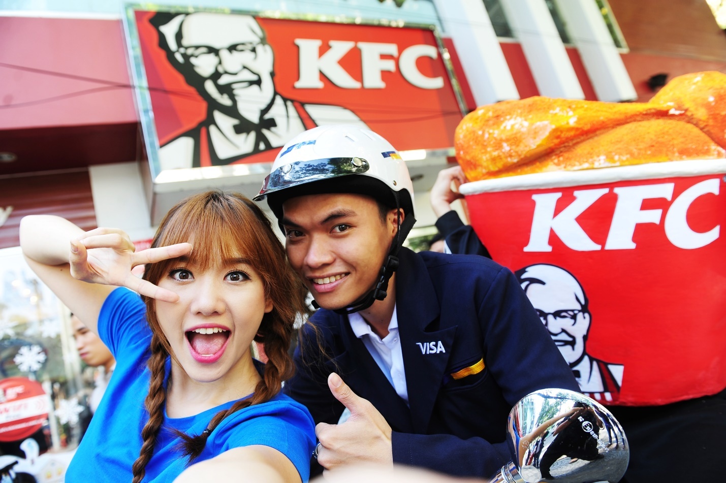 Cả hai không quên chụp cùng nhau một bức hình seflie kỷ niệm.