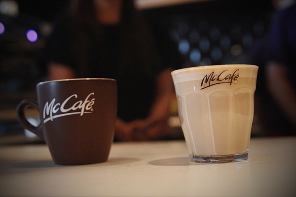 Co gi trong ly ca phe duoc gioi tre ua chuong? hinh anh