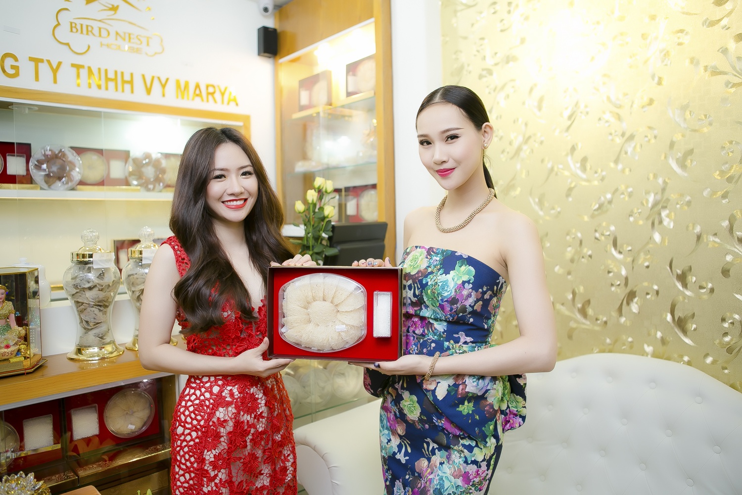 Yen sao Bird Nest House khuyen mai gio vang hinh anh