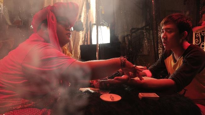 Trong tập 8, Nam đi xem bói và được thầy phán phải biết hy sinh vì người mình yêu. Nghe lời thầy, Nam ra sức chứng tỏ tình cảm với Dương Angel bằng cách xông pha bảo vệ người đẹp, thậm chí liều mình đỡ đạn cho nàng. 