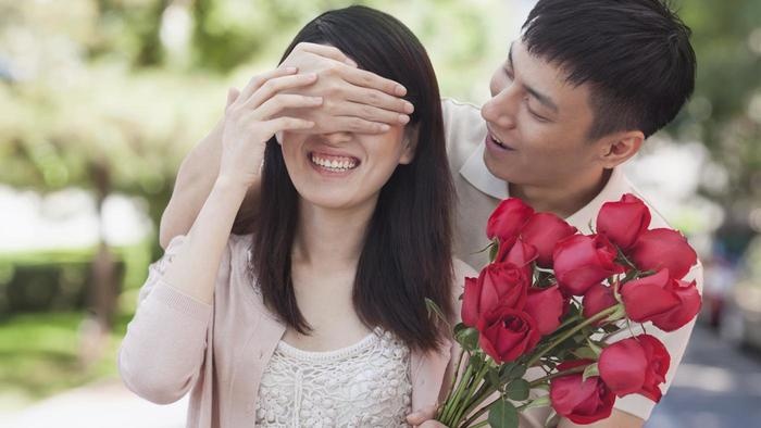Cach tao su lang man rieng trong mua Valentine hinh anh
