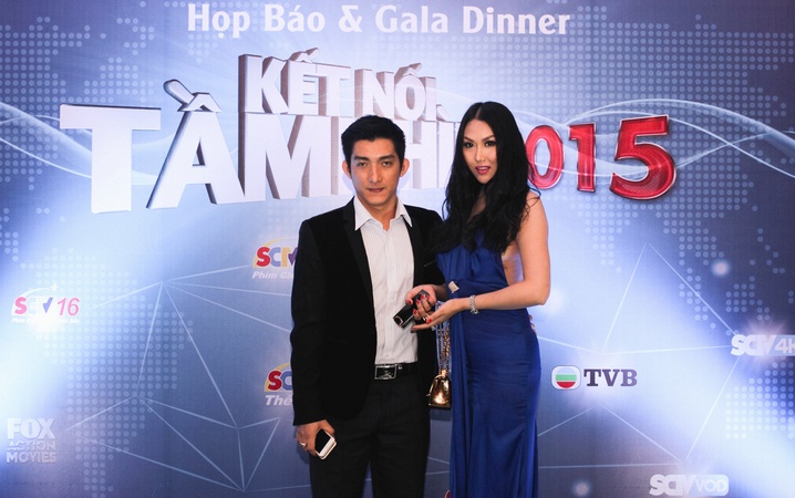 Phi Thanh Van va cac sao tu hoi trong dem gala cua SCTV hinh anh