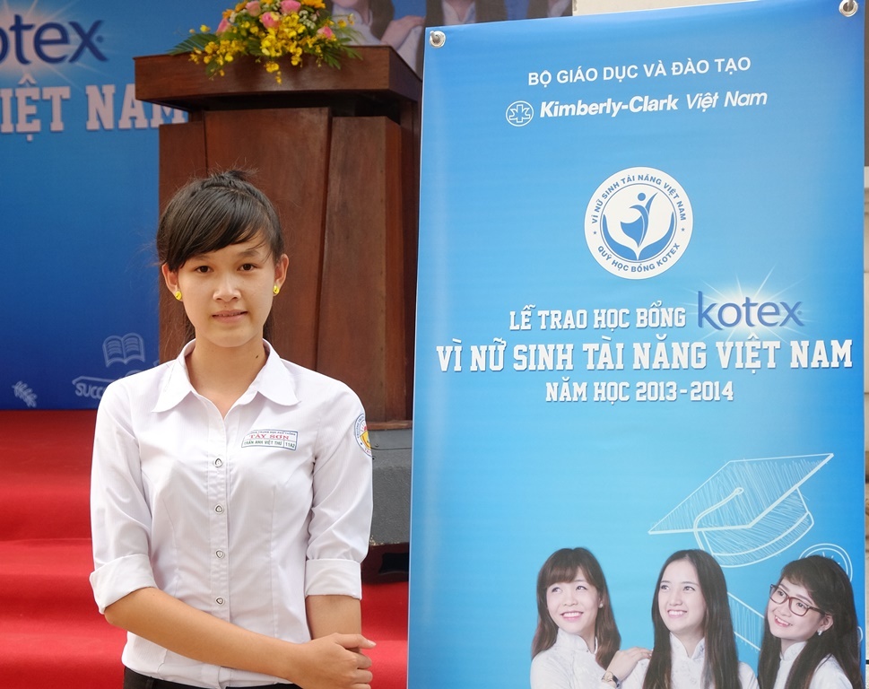 Trần Anh Việt Thư, học sinh lớp 11, trường THPT Tây Sơn.