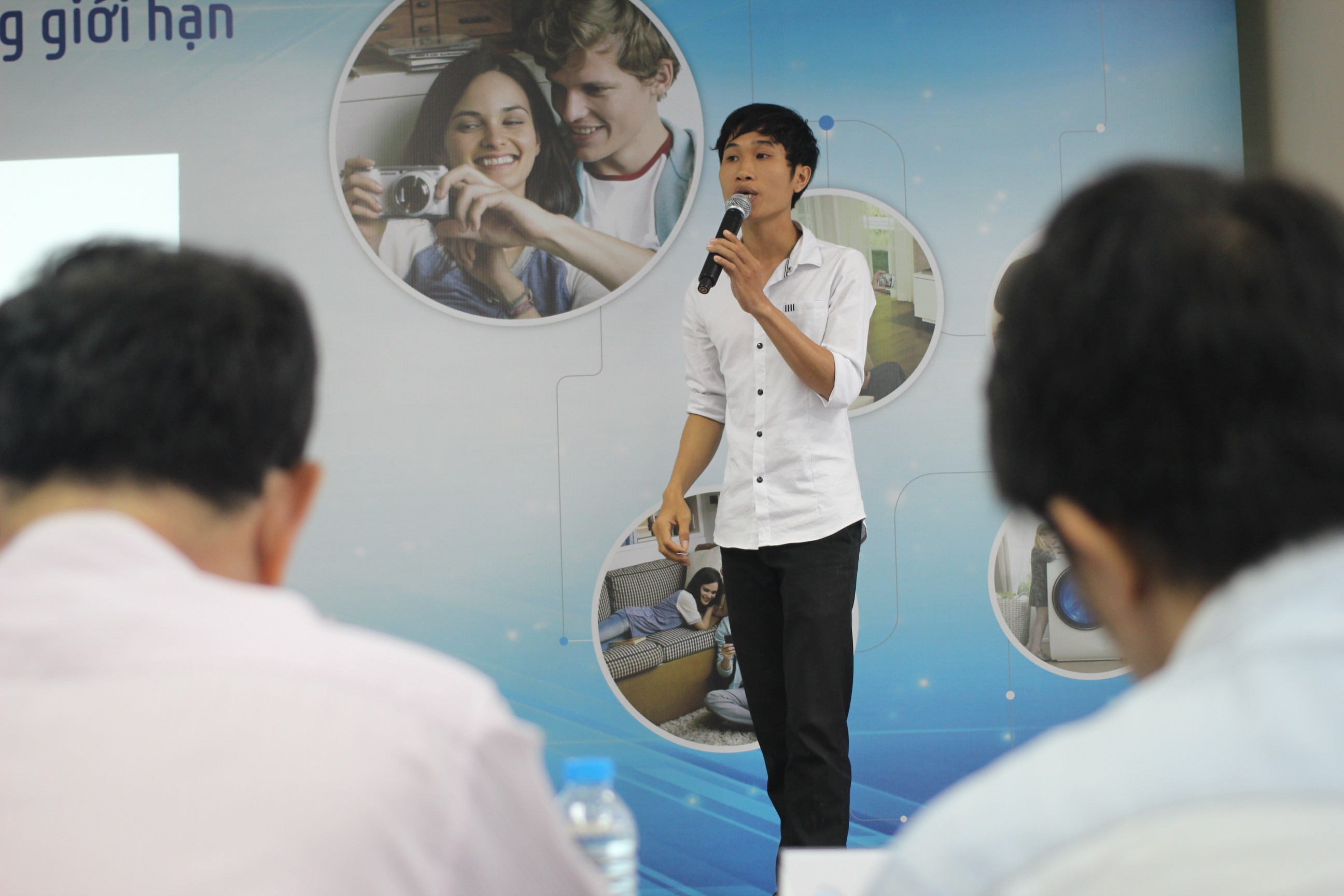 Chàng trai đến từ Tây Nguyên, Nguyễn Ngọc Văn trình bày bài thuyết trình của mình với phong cách rất giản dị và gần gũi. Bài thi của Ngọc Văn lấy ý tưởng từ việc dùng camera để lưu lại các thông tin từ đi đường, tìm xe, lắp ráp máy tính. Ngọc Văn cũng kể câu chuyện của anh trong bài thuyết trình và cho rằng 