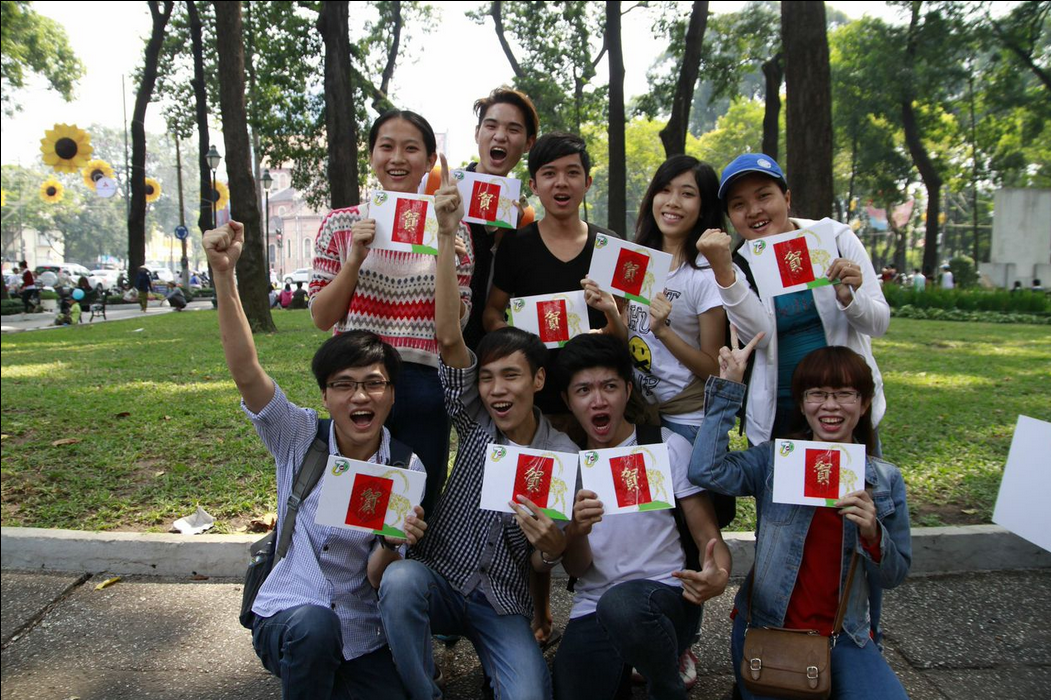 Gioi tre hao hung san li xi iPhone 6 hinh anh