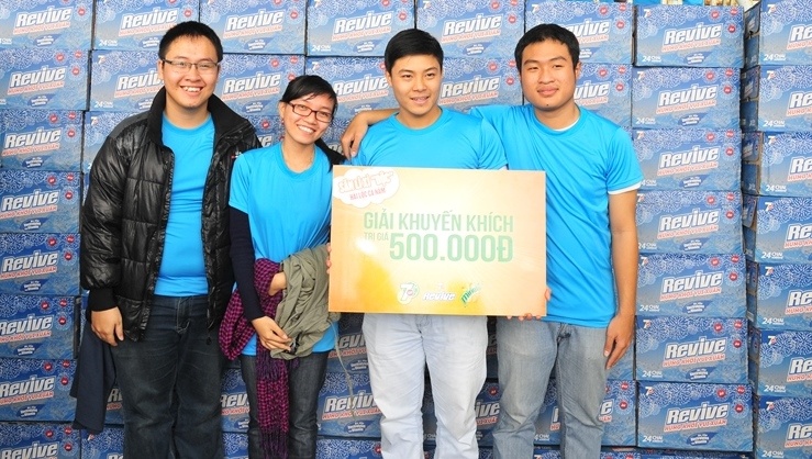 Nhóm bạn hoàn thành nhiệm vụ nhanh nhất đã nhận được lì xì của chương trình.