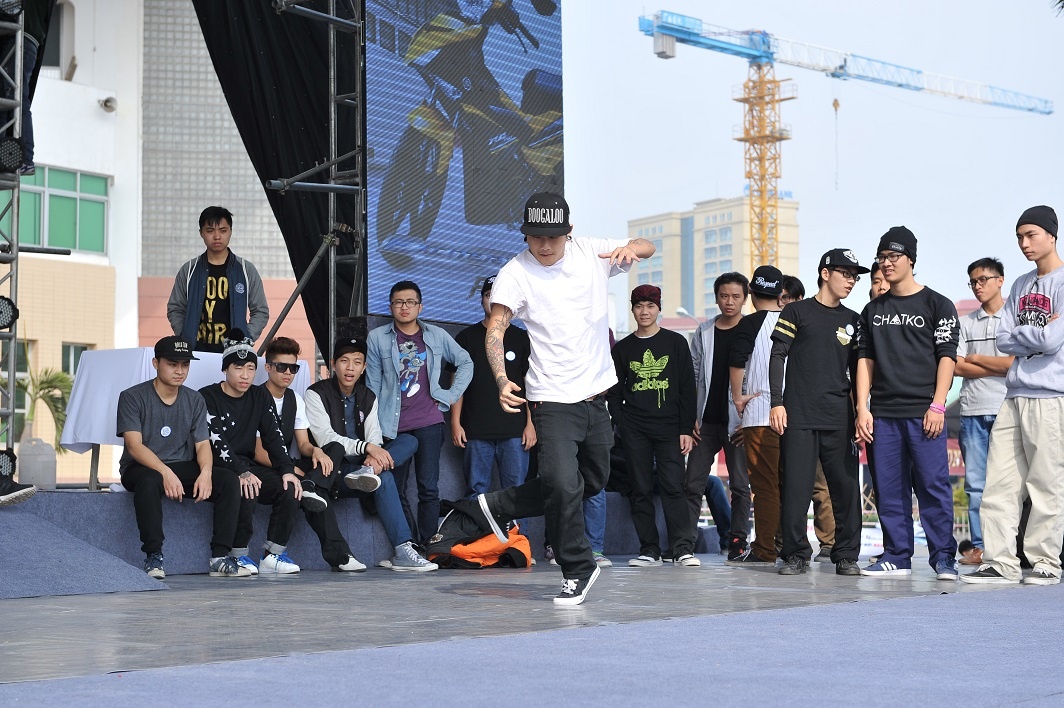  (Ảnh 5, 6, 7, 8, 9) Trong ngày thi chung kết diễn ra vào 25/1, đặc biệt còn có phần giao lưu với nữ ca sỹ, diễn viên Minh Hằng vào lúc 15h30. 