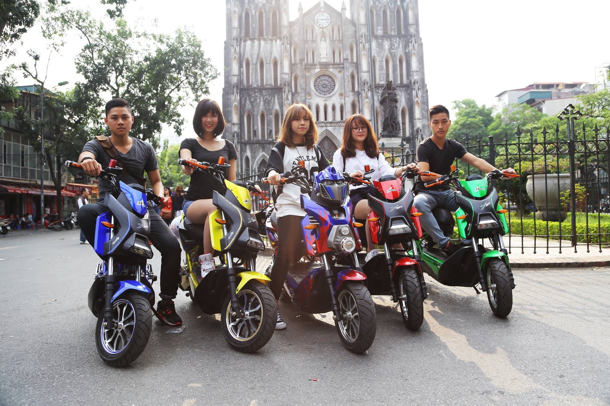 So huu xe dien do Transformer voi gia khoang 4-5 trieu dong hinh anh