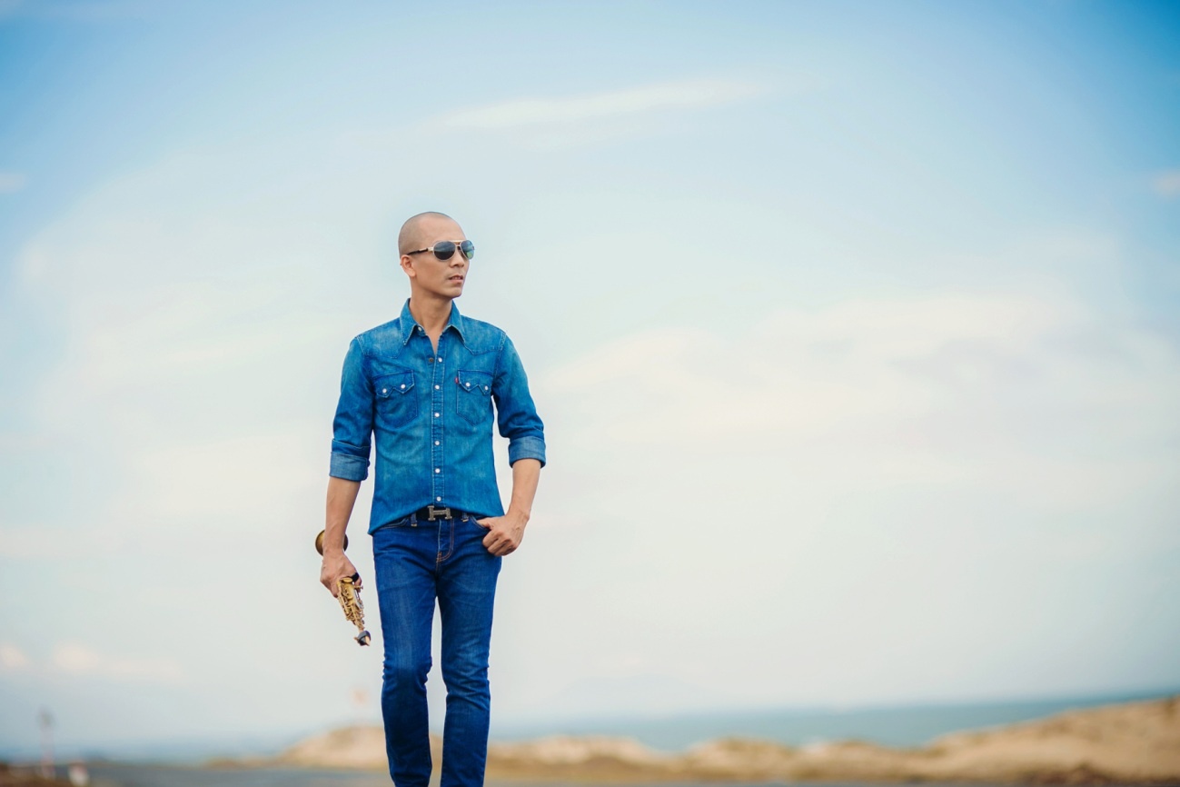 Nghệ sĩ Minh Tâm Bùi được khán giả biết đến và yêu mến với tài năng Saxophone của mình, anh đã ra mắt các MV Sao ta lặng im, Có khi nào rời xa… lý do là anh luôn dành một tình cảm đặc biệt cho dòng nhạc trẻ hiện nay. Anh yêu thích dòng nhạc trẻ và muốn mang đến cho những người nghe trẻ một phong cách khác hơn trên nền những bản nhạc đang được mộ điệu hiện nay.