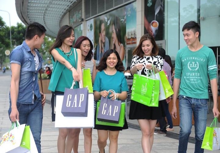 Crescent Mall giam gia khung den nua dem hinh anh