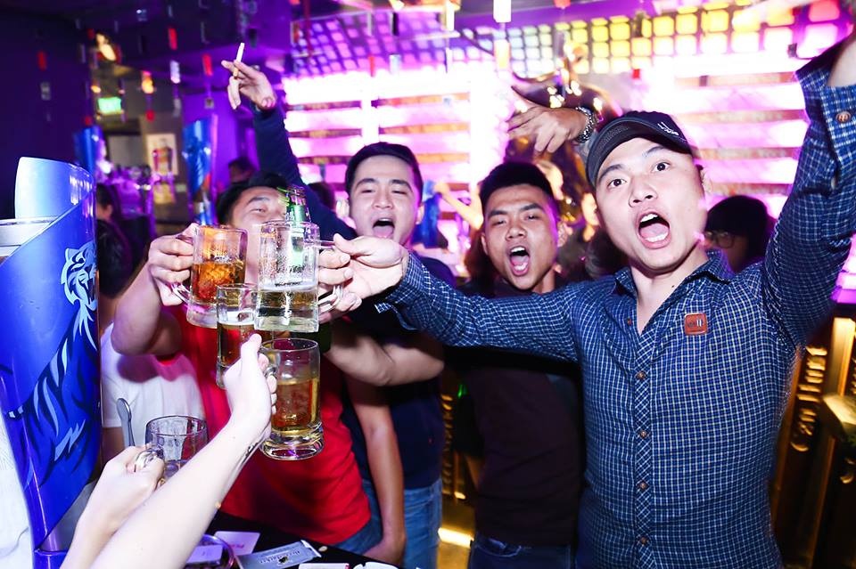 Dem khai san dau tien tai 'cho bia' BMU hinh anh