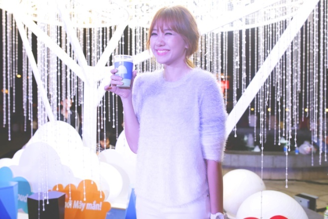 Nước Mây nuBei là nước uống khoái khẩu của Hari Won.   