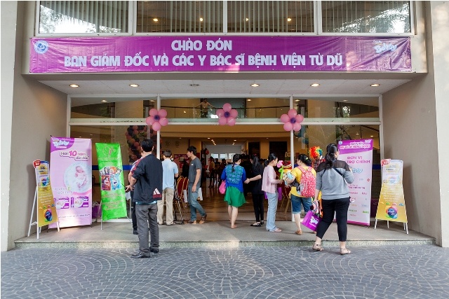 Từ sớm các gia đình đã tới đăng ký tham dự.