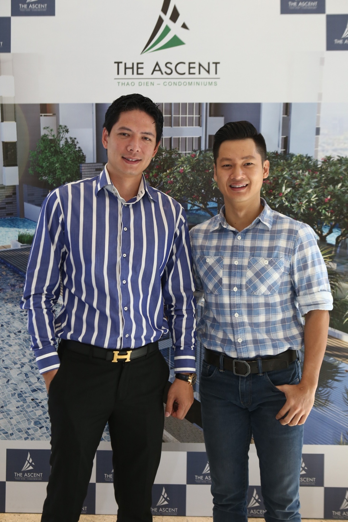 Đức Tuấn và Bình Minh hào hứng khi sắp cùng sở hữu căn hộ tại The Ascent.