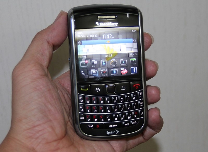 Blackberry 9650 manh me, gia 1,3 trieu dong hinh anh