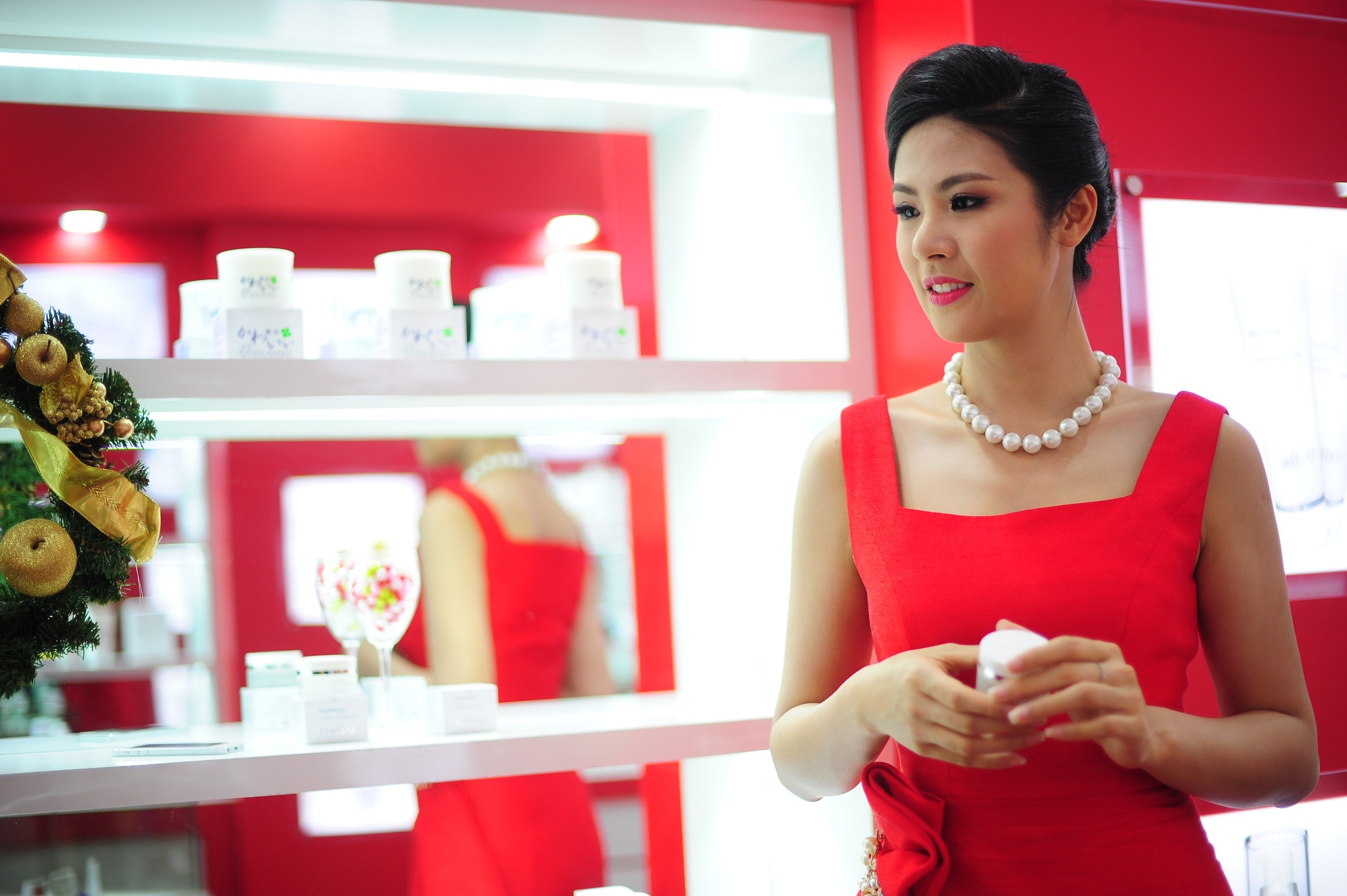 Hoa hậu Ngọc Hân ưa chuộng các sản phẩm thương hiệu mỹ phẩm Nhật Bản nôi địa HYALOGY.
