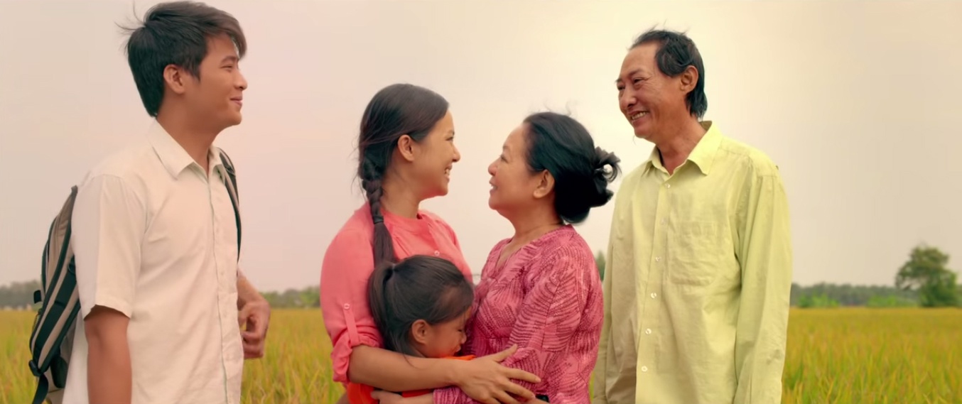 Tết nên ở cạnh gia đình để tận hưởng những ngày đầy ý nghĩa.