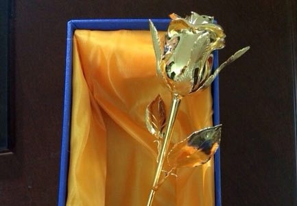 Hoa hong ma vang - qua doc cho ngay Valentine hinh anh