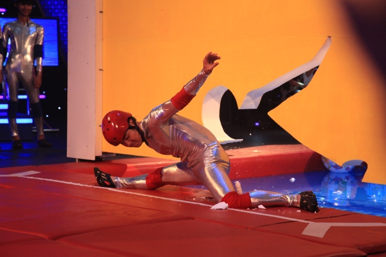 Bộ ba bạn thân siêu mẫu Trà Ngọc Hằng, Vũ Hoàng Điệp và Minh Anh quậy tưng bừng và xuyên tường ngọt xớt