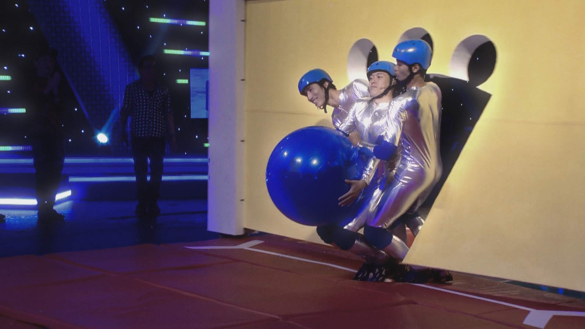 Thật bất ngờ và ấn tượng bởi vì những bí mật cứ liên tục xuất hiện.