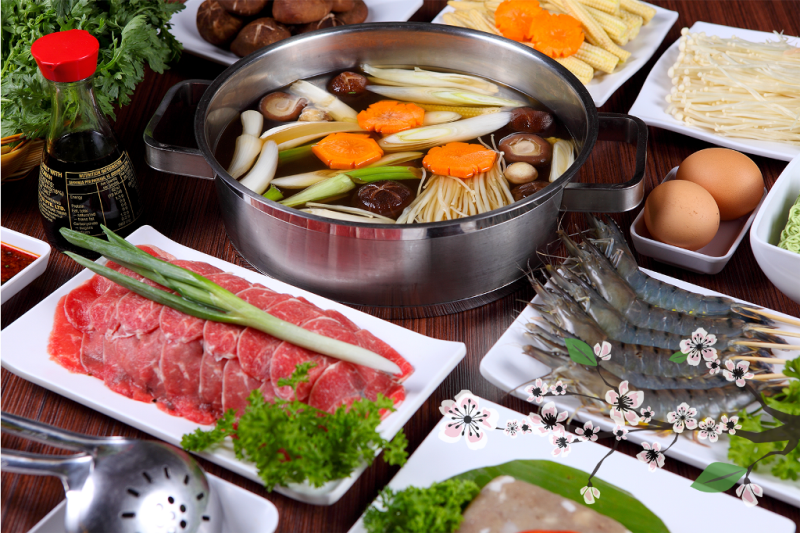 Lẩu nấm Zukizaki, cung cấp nhiều vitamins từ rau xanh và nấm thiên nhiên, bổ sung đạm thực vật có lợi cho sức khoẻ.