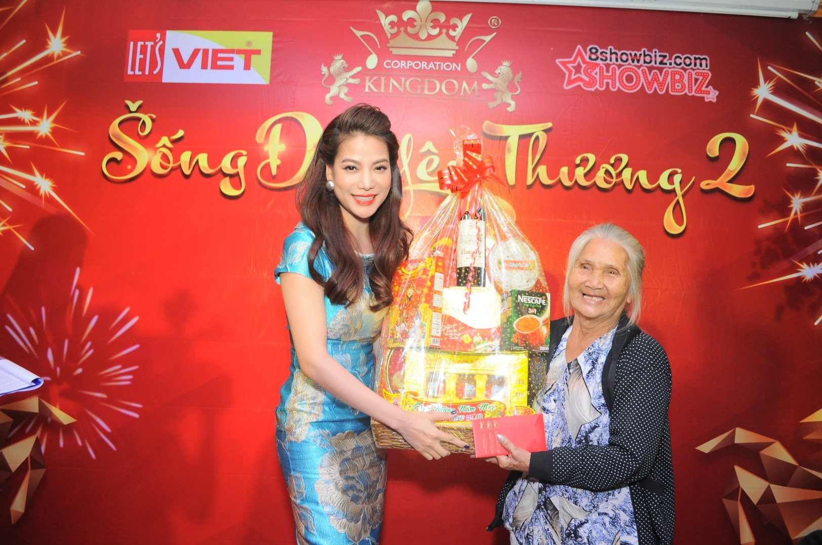 Diễn viên Trương Ngọc Ánh cùng nghệ sĩ Hồng Sáp.