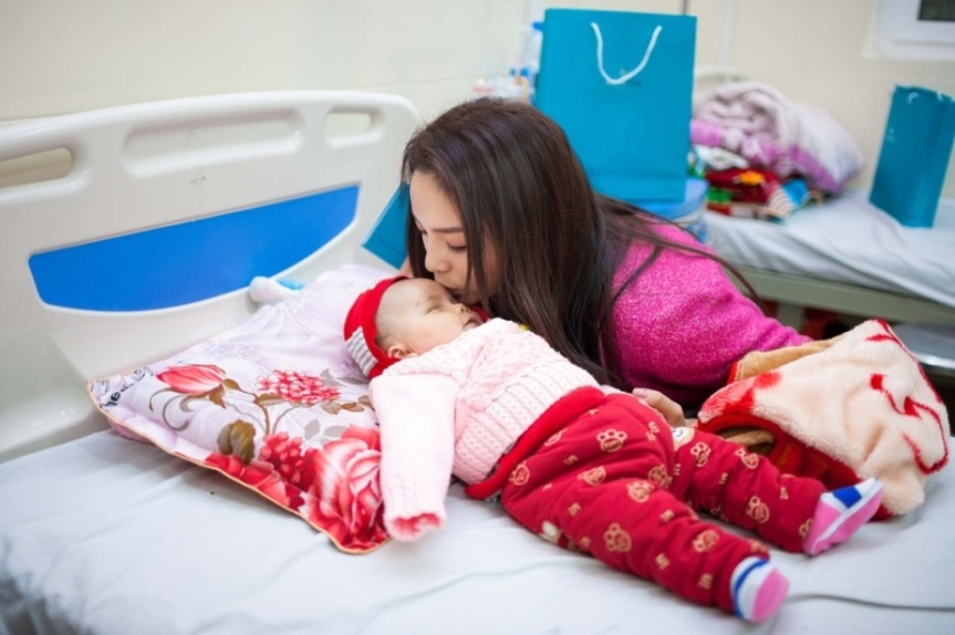 Kỳ Duyên cho biết, những chương trình từ thiện như thế này là dịp để cô chia sẻ phần nào những khó khăn với các em.