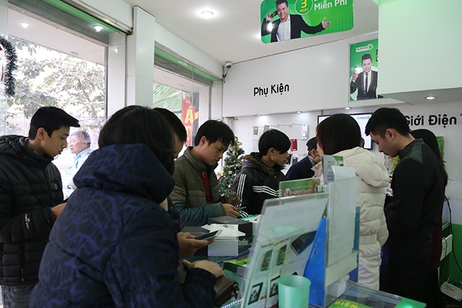 Chat cung showroom ngay dau ban ra Racer HERO hinh anh