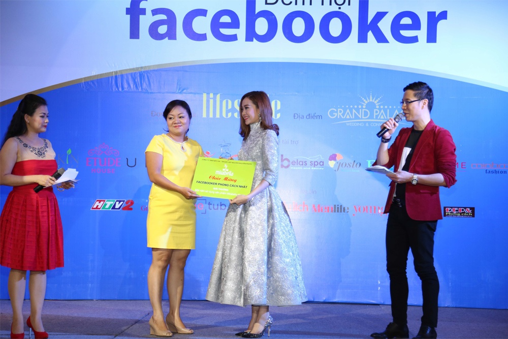 Minh Hang bat ngo voi giai Facebooker phong cach hinh anh