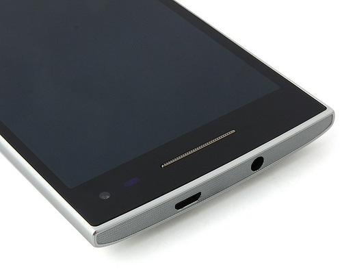 Loa thoại thiết kế lớn giúp nghe gọi to rõ, camera trước 5 megapixel chụp tự sướng sắc nét.