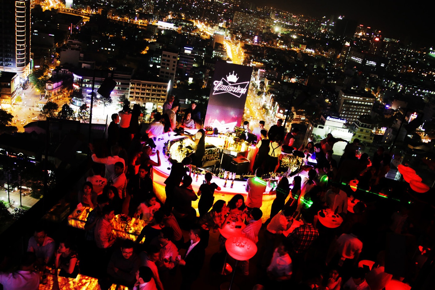 Nhiều bạn trẻ Sài thành hào hứng mang đến không khí náo nhiệt cho chương trình.