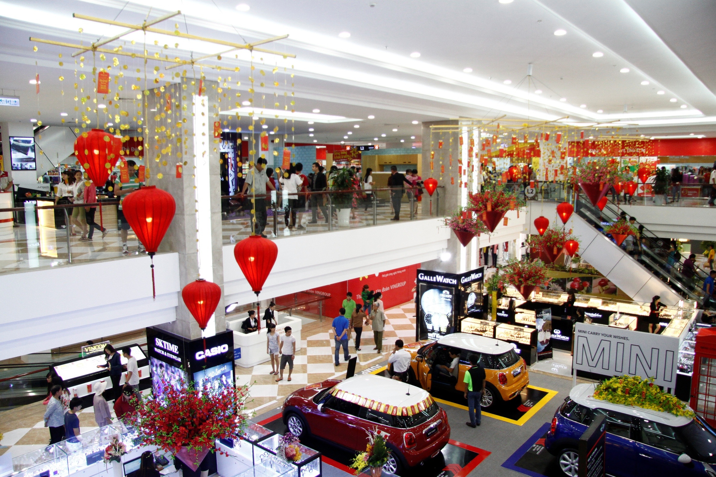 Vingroup khai truong trung tam thuong mai thu hai tai TP HCM hinh anh