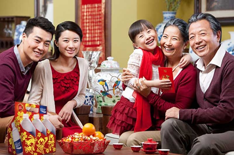 Bạn cũng có thể chọn nước bổ sung ion làm quà tặng Tết ý nghĩa vì những lợi ích sức khỏe mà loại thức uống này mang lại.