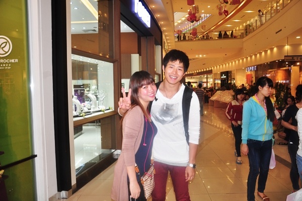 Khong khi Valentine nhon nhip cac trung tam thuong mai hinh anh