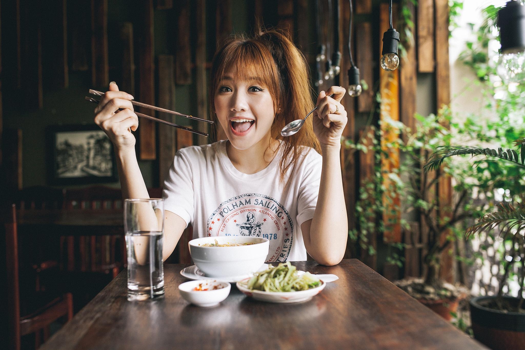 Co hoi hen ho cung Hari Won hinh anh