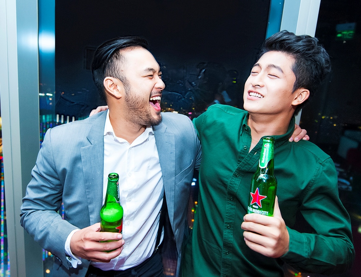 Tiec nam moi day mau sac cua Petey Nguyen va Harry Lu hinh anh