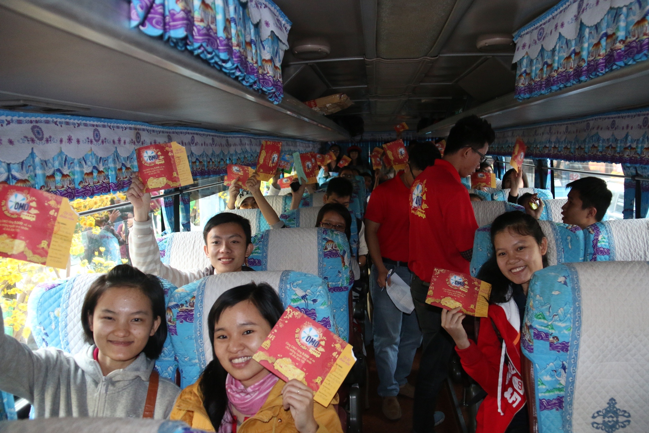 Hang nghin ve xe mien phi giup sinh vien ve que an Tet hinh anh