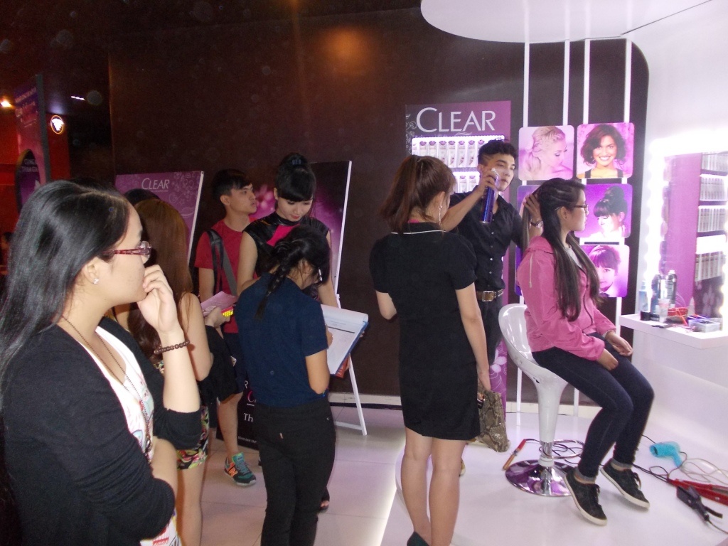 Các chuyên gia tạo kiểu tóc của Clear sẽ F5 mái tóc của bạn tại các cụm rạp Galaxy