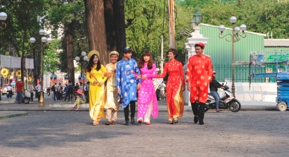 Sinh vien Viet Giao xinh tuoi trong bo anh xuan hinh anh