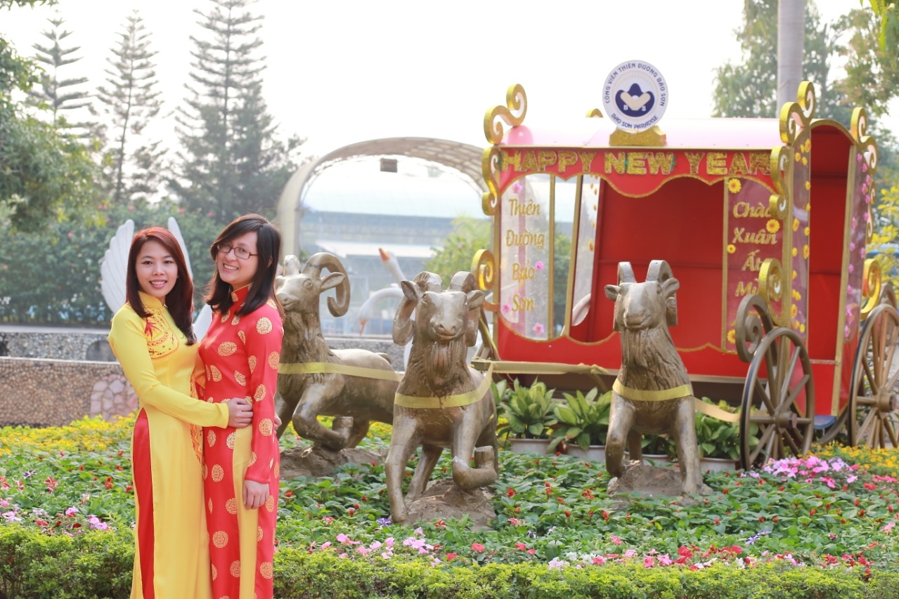 Cỗ xe năm mới với ba chú dê tượng trưng cho một năm Ất Mùi đầy may mắn và tài lộc.