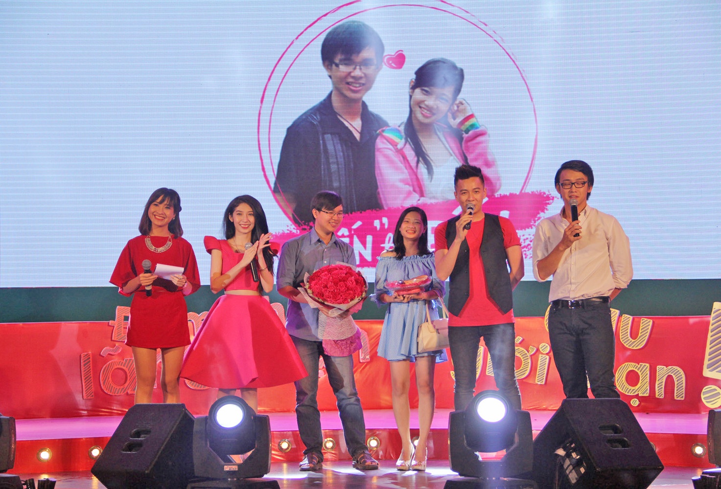 Khổng Tú Quỳnh và Ngô Kiến Huy cũng đã hỗ trợ nhiệt tình bạn Trần Minh Anh, lập trình viên kể lại câu chuyện tình yêu 4 năm 3 tháng với bạn Nguyễn Bá Phương Thu bằng video clip. Nhận được món quà là clip ý nghĩa cùng đóa hồng và chiếc giày bằng chocolate, Phương Thu rất bất ngờ và cảm động.